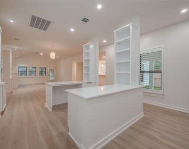 2702 Delano Street - Photo Thumbnail 11