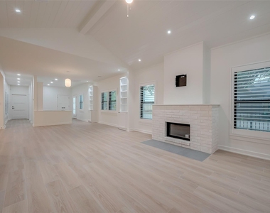 2702 Delano Street - Photo Thumbnail 7