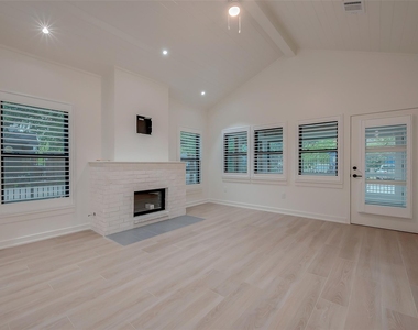 2702 Delano Street - Photo Thumbnail 6