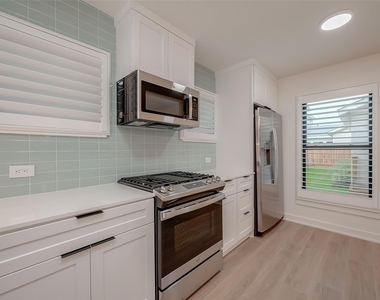 2702 Delano Street - Photo Thumbnail 22
