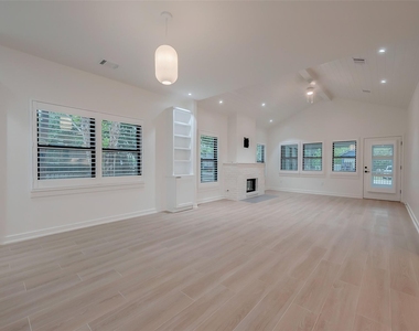 2702 Delano Street - Photo Thumbnail 5