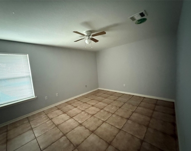 311 Kansas Street - Photo Thumbnail 9