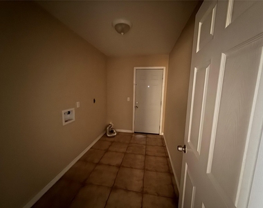311 Kansas Street - Photo Thumbnail 4