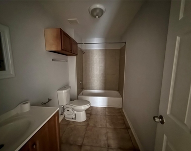311 Kansas Street - Photo Thumbnail 7