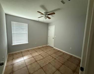 311 Kansas Street - Photo Thumbnail 8