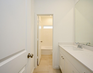 6427 Seafoam Lake Drive - Photo Thumbnail 36