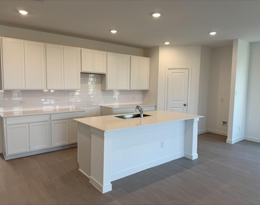 6427 Seafoam Lake Drive - Photo Thumbnail 10