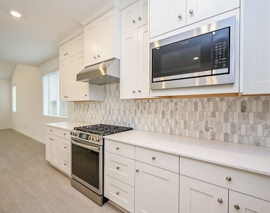 6427 Seafoam Lake Drive - Photo Thumbnail 22