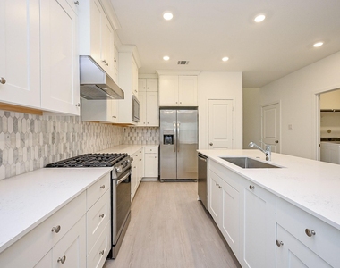 6427 Seafoam Lake Drive - Photo Thumbnail 23
