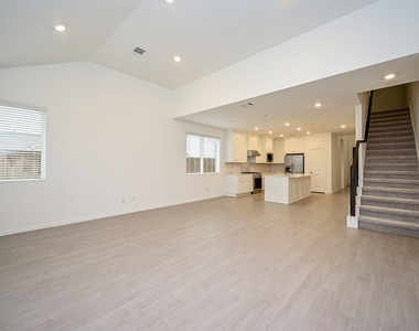 6427 Seafoam Lake Drive - Photo Thumbnail 26