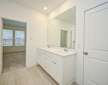 6427 Seafoam Lake Drive - Photo Thumbnail 34