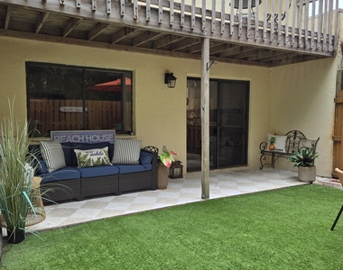 8761 Ilex Court - Photo Thumbnail 12