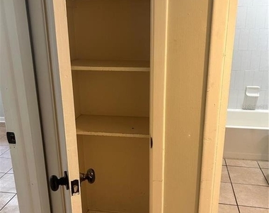 232 Beverly Boulevard - Photo Thumbnail 24