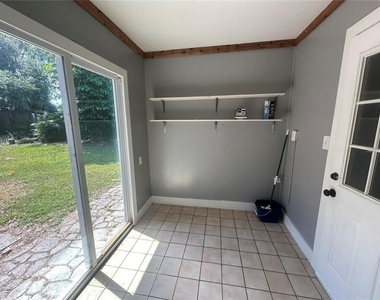 232 Beverly Boulevard - Photo Thumbnail 10