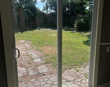 232 Beverly Boulevard - Photo Thumbnail 11