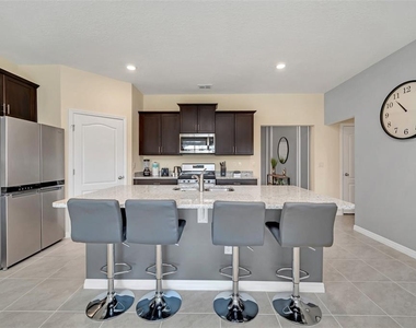 7551 Oakmoss Loop - Photo Thumbnail 6