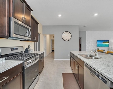 7551 Oakmoss Loop - Photo Thumbnail 8