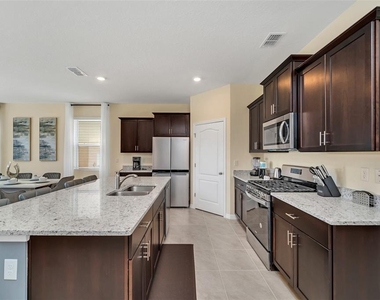 7551 Oakmoss Loop - Photo Thumbnail 3