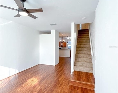3575 Sw 30th Way - Photo Thumbnail 2