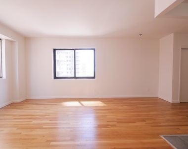 353 East 78th Street - Photo Thumbnail 2