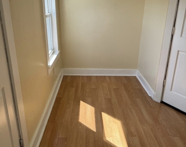 16 Vine Street - Photo Thumbnail 2