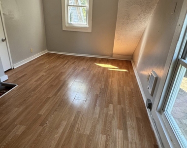 16 Vine Street - Photo Thumbnail 4