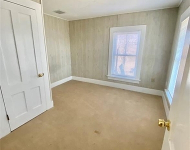 18 Devine Street - Photo Thumbnail 8