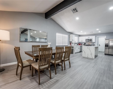 7439 Trudy Lane - Photo Thumbnail 16