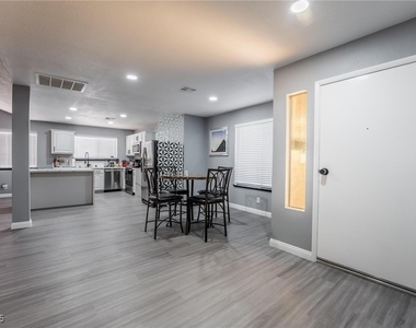 7439 Trudy Lane - Photo Thumbnail 4