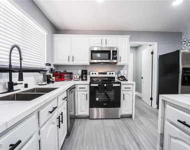 7439 Trudy Lane - Photo Thumbnail 27
