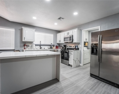 7439 Trudy Lane - Photo Thumbnail 7