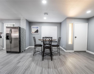 7439 Trudy Lane - Photo Thumbnail 6