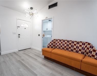 2364 Belvedere Drive - Photo Thumbnail 7
