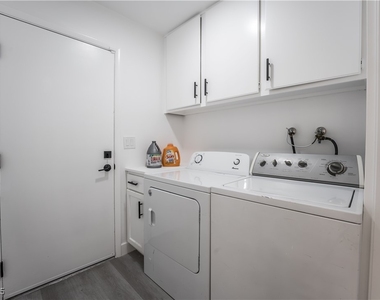2364 Belvedere Drive - Photo Thumbnail 16