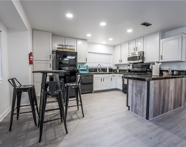 2364 Belvedere Drive - Photo Thumbnail 23