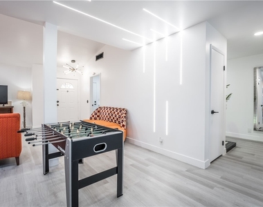 2364 Belvedere Drive - Photo Thumbnail 2