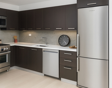 222 East 39th Street - Photo Thumbnail 4