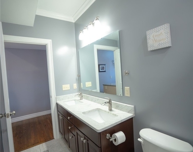 90 E Market Street - Photo Thumbnail 12