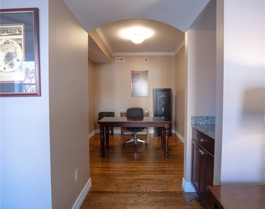 90 E Market Street - Photo Thumbnail 5