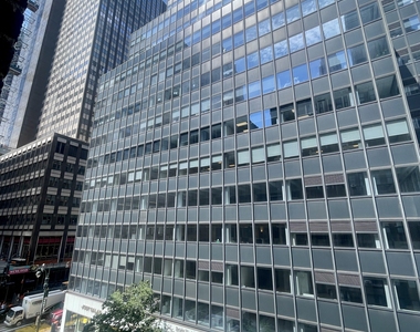 East 46th Street / Lexington - Photo Thumbnail 3