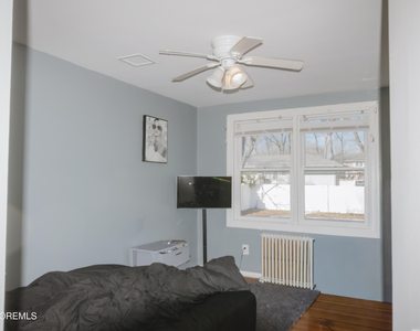 295 Roosevelt Avenue - Photo Thumbnail 24