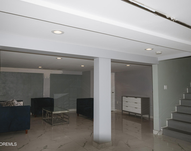 295 Roosevelt Avenue - Photo Thumbnail 40