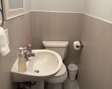 295 Roosevelt Avenue - Photo Thumbnail 4