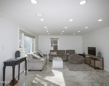 295 Roosevelt Avenue - Photo Thumbnail 26