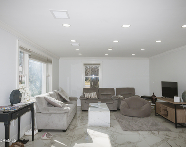 295 Roosevelt Avenue - Photo Thumbnail 8