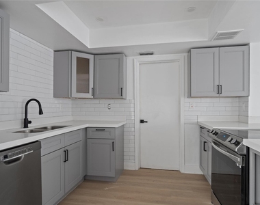 4510 Nw 49th Drive - Photo Thumbnail 8