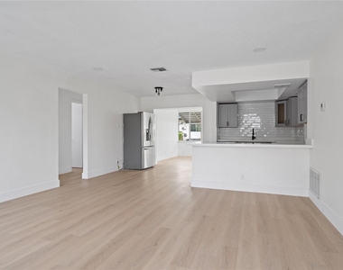 4510 Nw 49th Drive - Photo Thumbnail 13