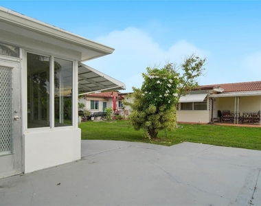 4510 Nw 49th Drive - Photo Thumbnail 5