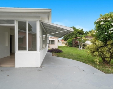 4510 Nw 49th Drive - Photo Thumbnail 6