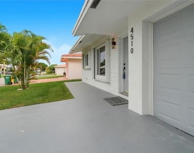 4510 Nw 49th Drive - Photo Thumbnail 3